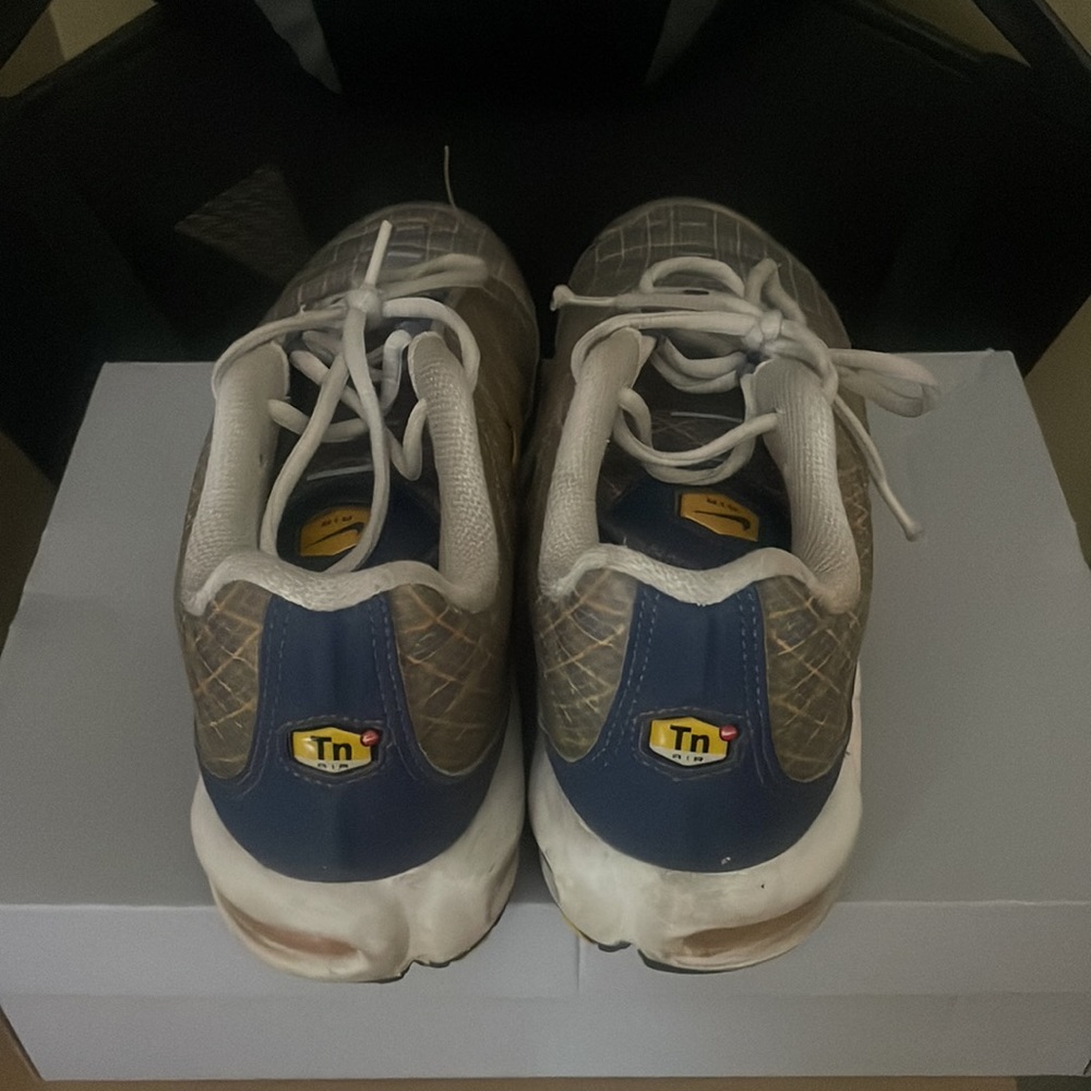 Air Max Plus - Picture 3 of 3